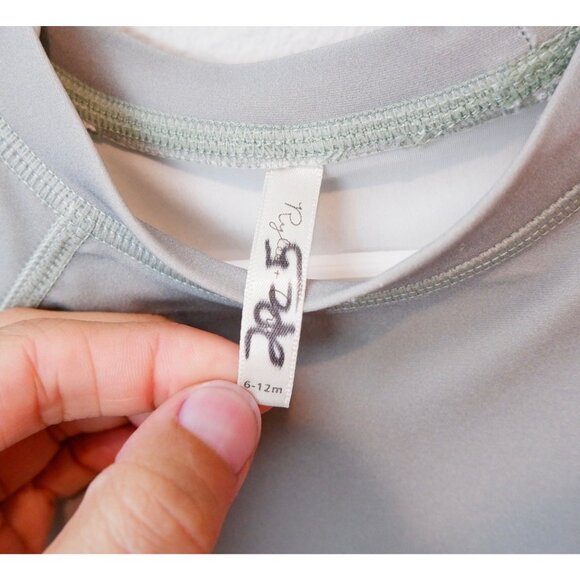 Rylee + Cru Kids Wave Pattern Rashguard Swimsuit, size 6-12 months - Picture 10 of 11